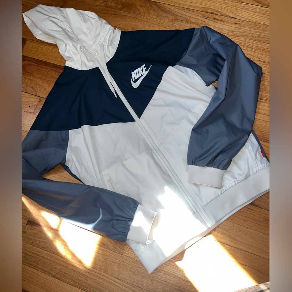 Nike windbreaker size large